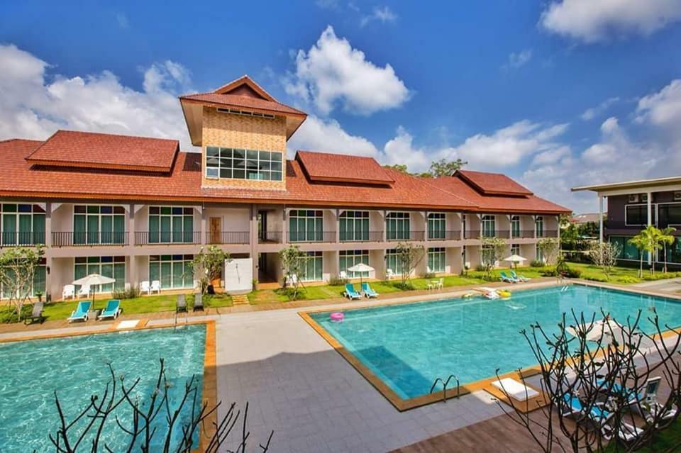 Deluxe Double Room with Pool View